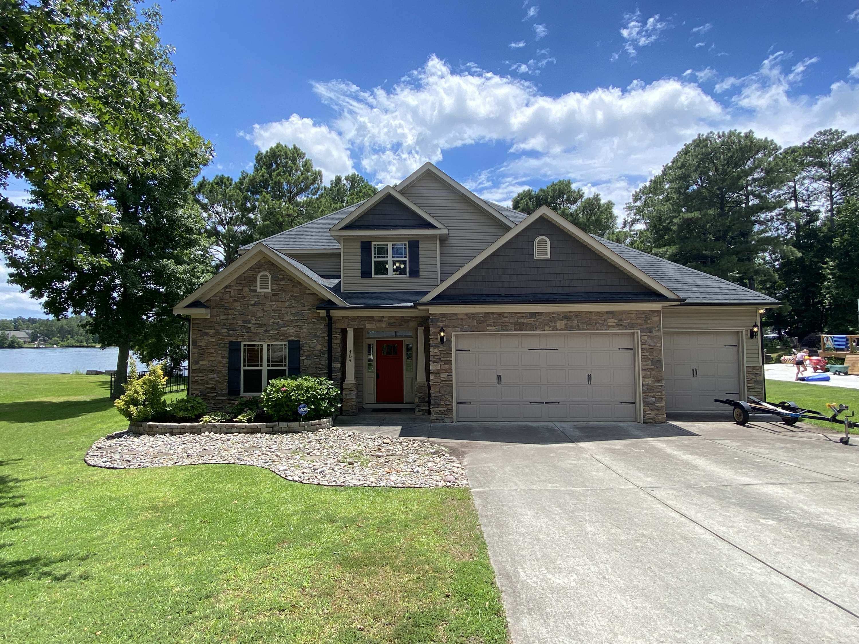 484 Crown Point